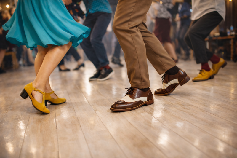 people swing dance